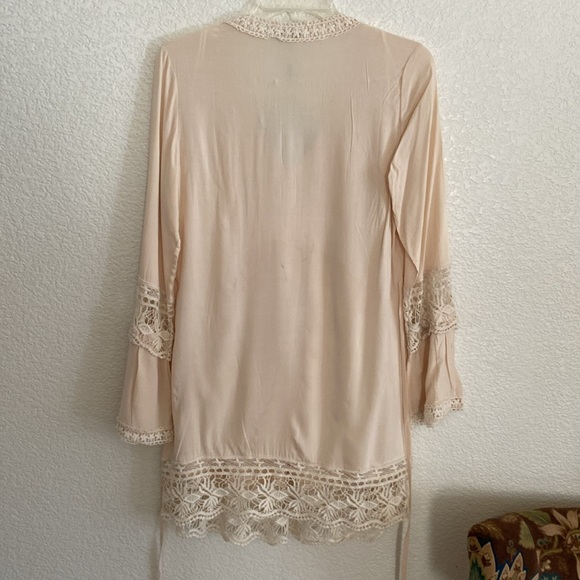 SOLITAIRE Lace Trim Tunic - Picture 12 of 16